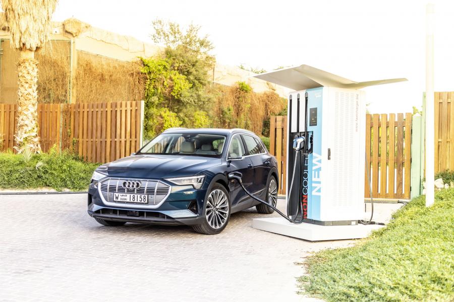  Audi e-tron 55 Quattro 2019 года  (WW) (фото 238 из 452)